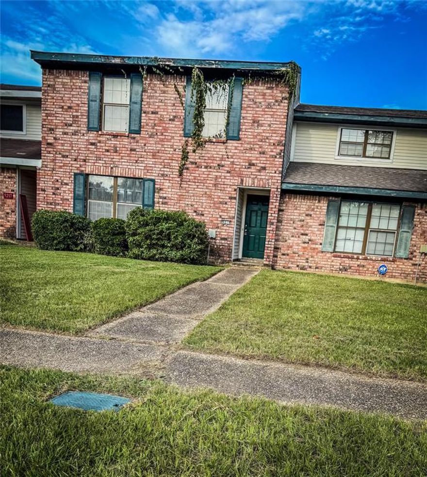 This 3-bedroom, 1.5-bath townhouse is the perfect opportunity for a first-time homeowner or savvy investor! Located in a great area, this well-kept home features a functional layout, included kitchen appliances, and comfortable living spaces. Enjoy the convenience of covered parking and relax on the covered back patio—ideal for entertaining or quiet evenings. Whether you’re looking to move in or expand your rental portfolio, this property offers both value and potential in a sought-after location. Don’t miss out! Contact me today.