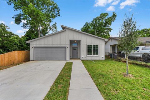 Photo of 5120 Elgin Street, Fort Worth, TX 76105 (MLS # 21307698)