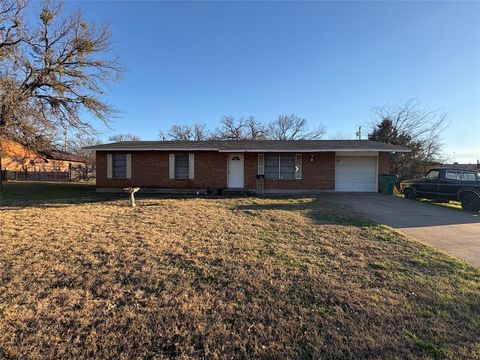 131 Hillcrest Street Jacksboro TX 76458