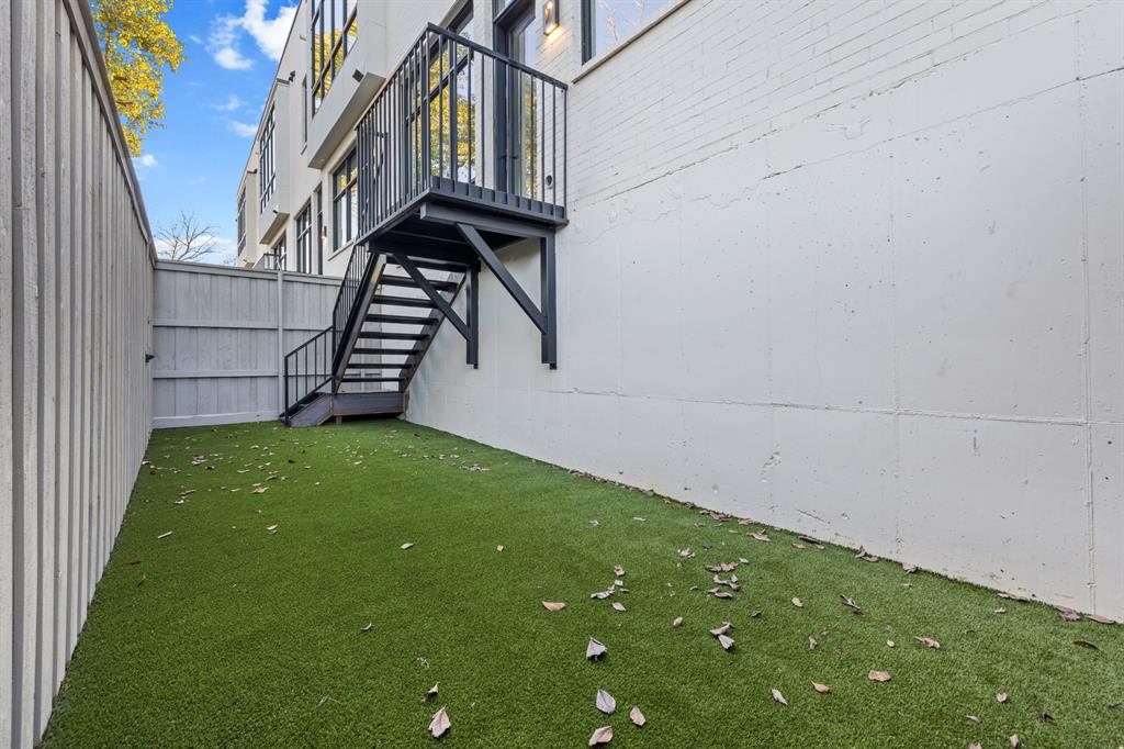 610 N Oak Cliff Boulevard 302