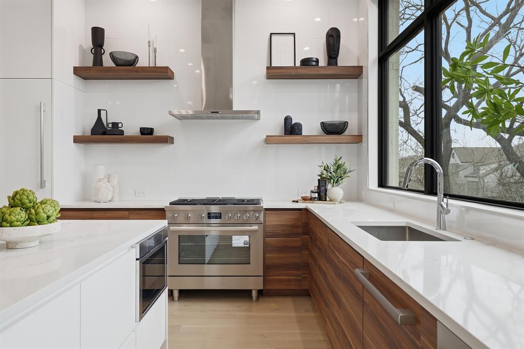 610 N Oak Cliff Boulevard 302