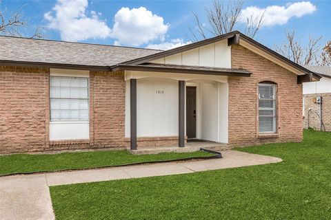 Photo of 1314 Yukon Drive, Garland, TX 75040 (MLS # 21164974)