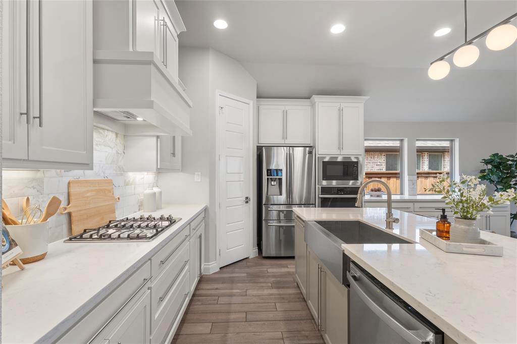 921 Queens Lake Trail