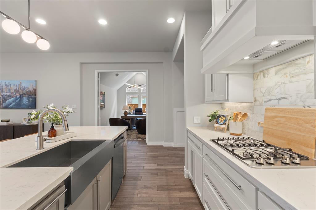 921 Queens Lake Trail