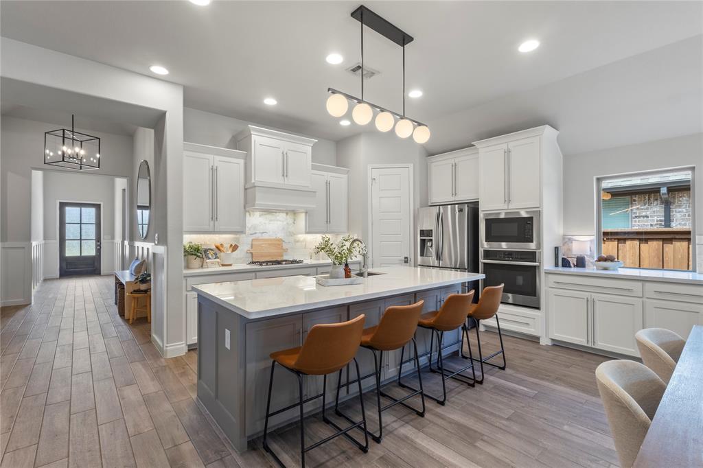 921 Queens Lake Trail