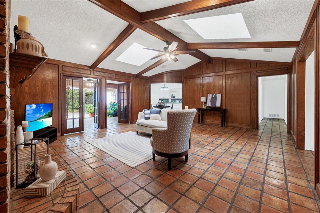 1908 Edgewater Drive