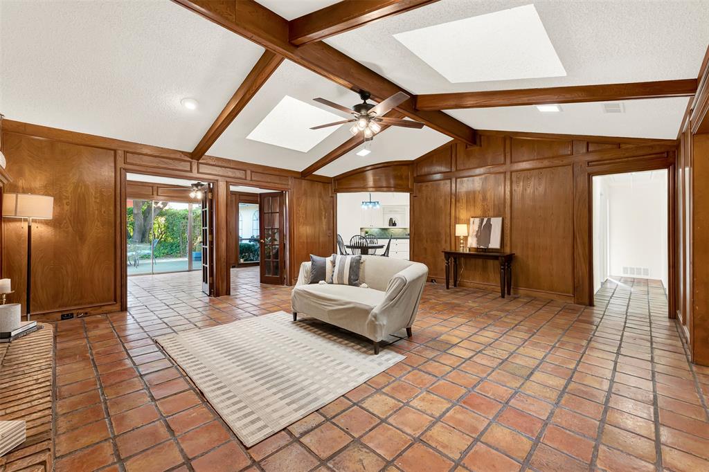1908 Edgewater Drive