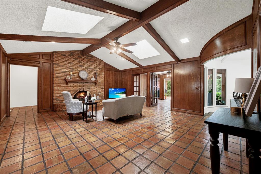 1908 Edgewater Drive