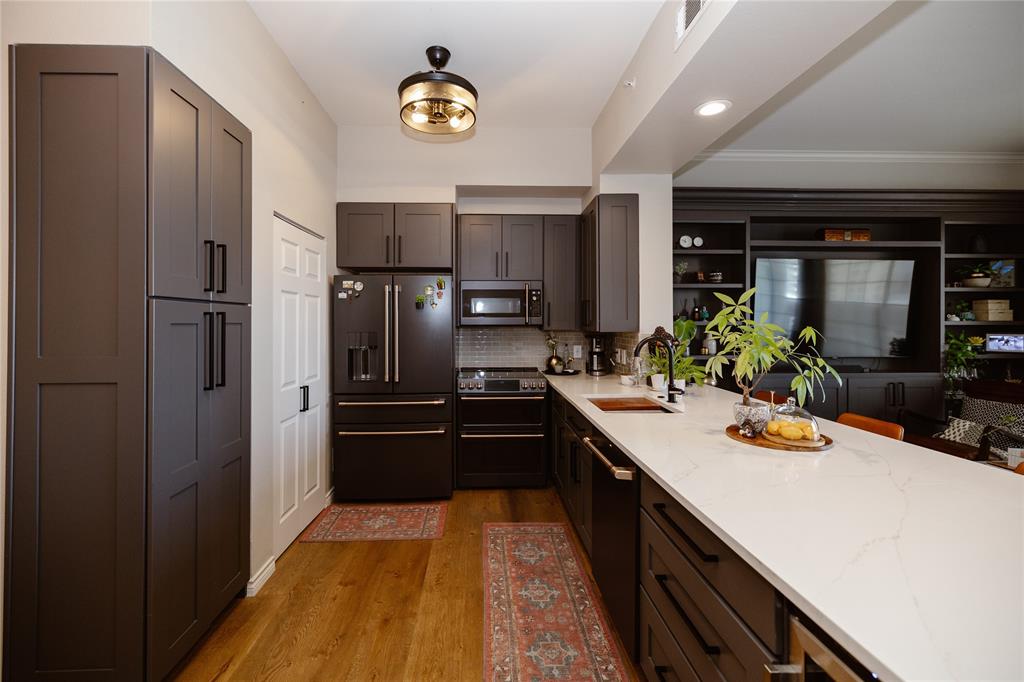 3225 Turtle Creek Boulevard 812