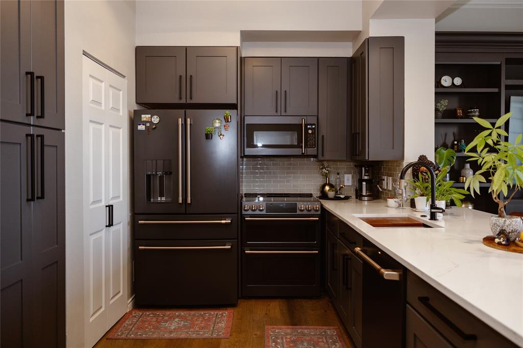 3225 Turtle Creek Boulevard 812