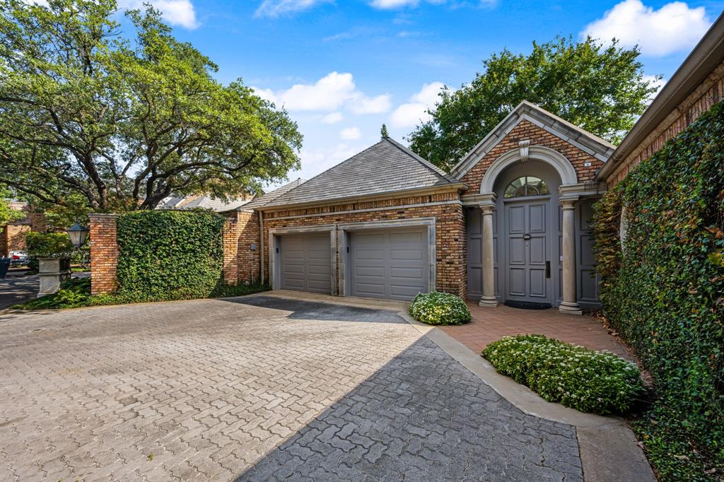 17 Stonecourt Circle