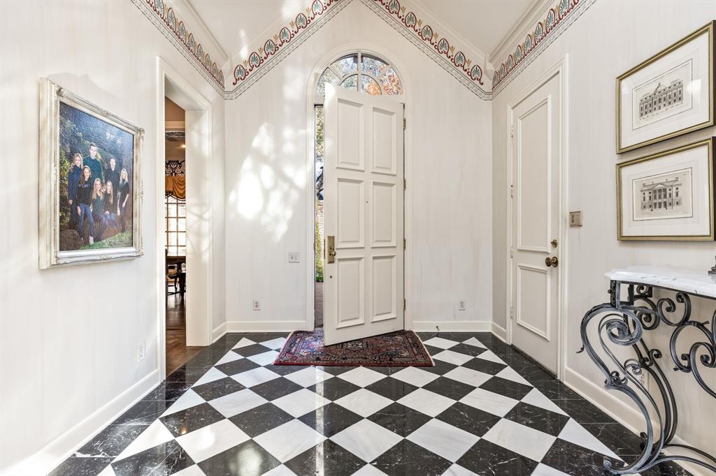 17 Stonecourt Circle