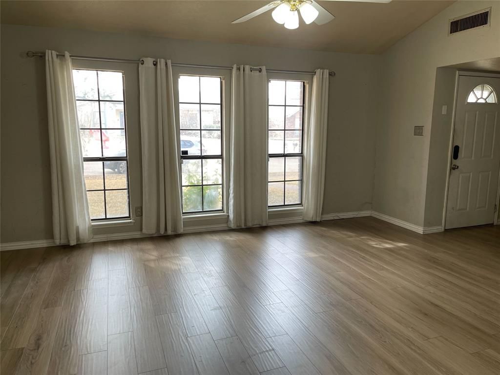 Photo of 625 Via Del Sur, Mesquite, TX 75150 (MLS # 21065976)