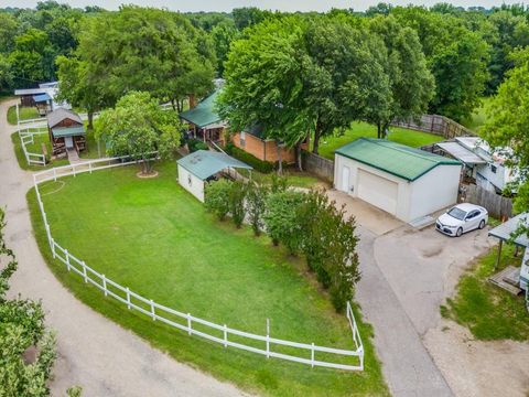 Photo of 111 Vz County Road 2806, Mabank, TX 75147 (MLS # 21166761)