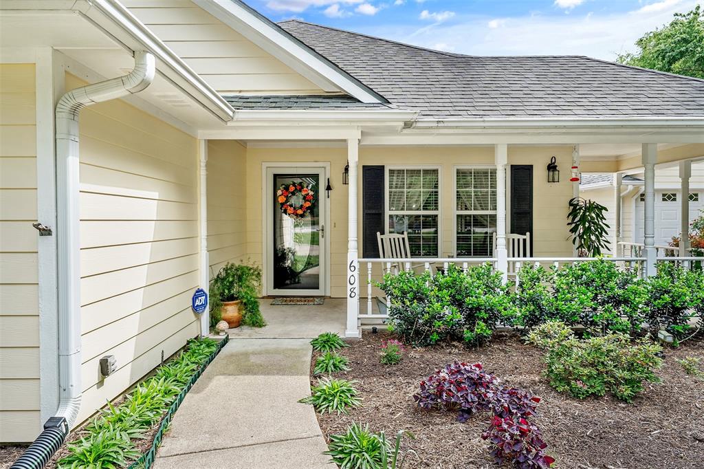 608 Green Meadow Trail