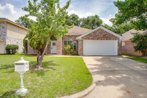 Photo of 1104 Angel Fire Lane, Arlington, TX 76001 (MLS # 21285852)