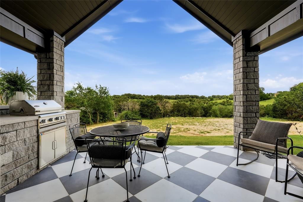 Photo of 208 N Mountain Ridge, Cresson, TX 76035 (MLS # 21268626)