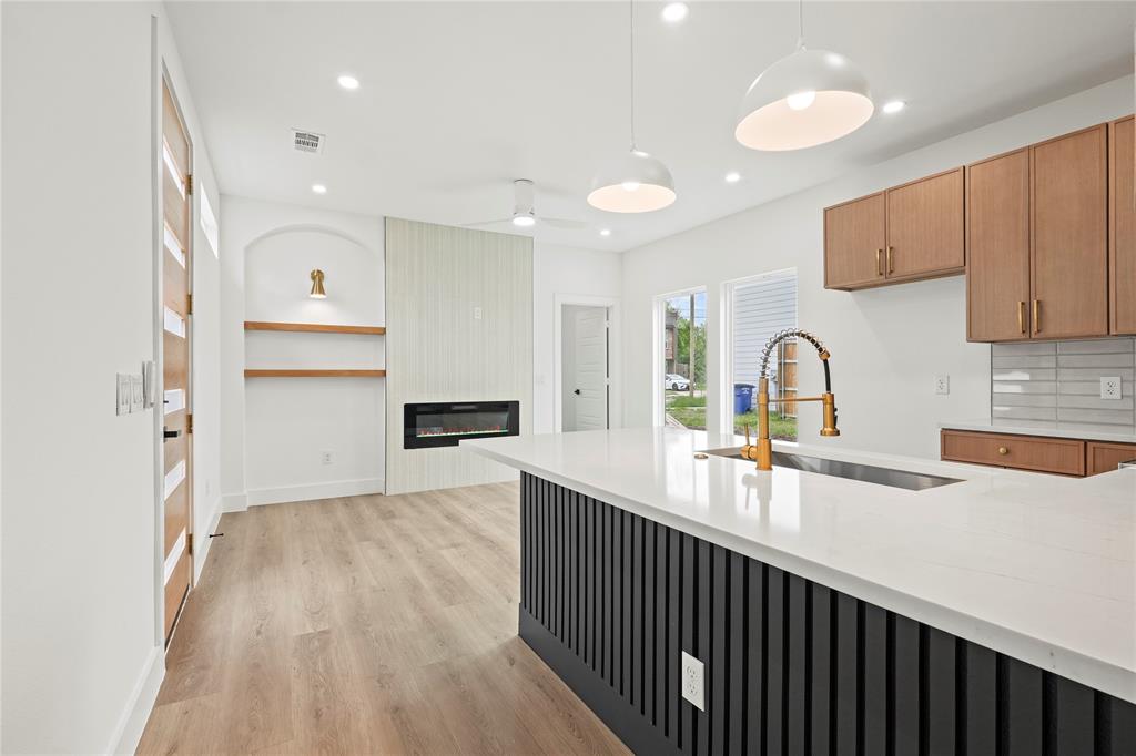 2418 Saint Clair Drive