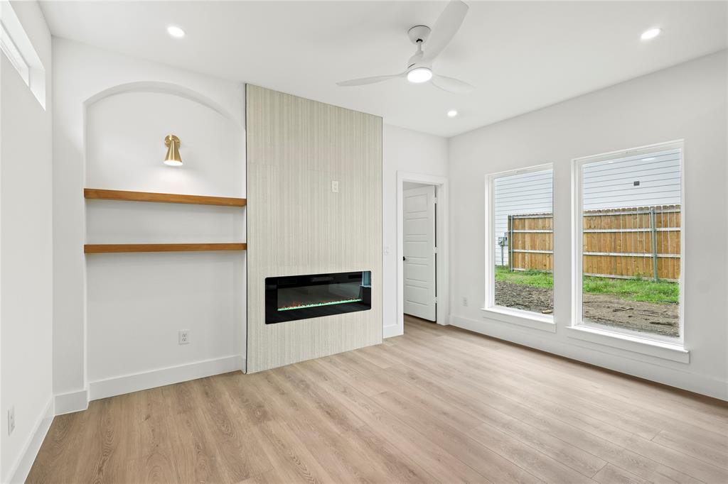 2418 Saint Clair Drive