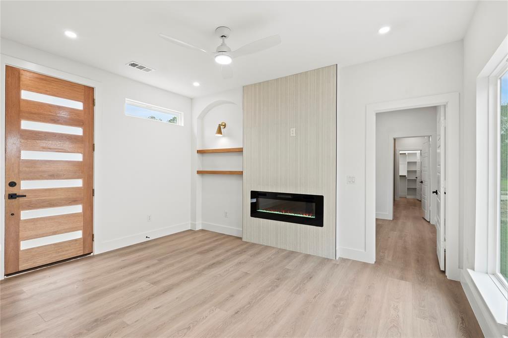2418 Saint Clair Drive