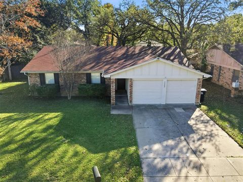 3906 Cedarwood Court Arlington TX 76017