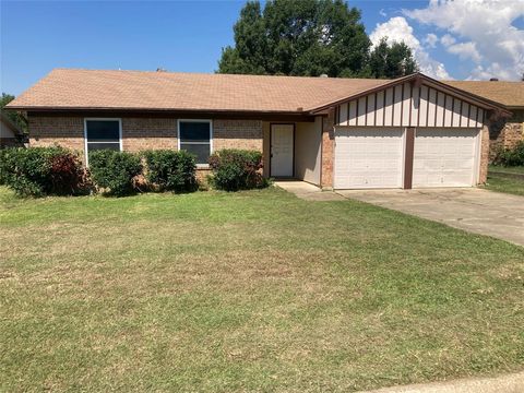 7613 Meadowbrook Drive Watauga TX 76148
