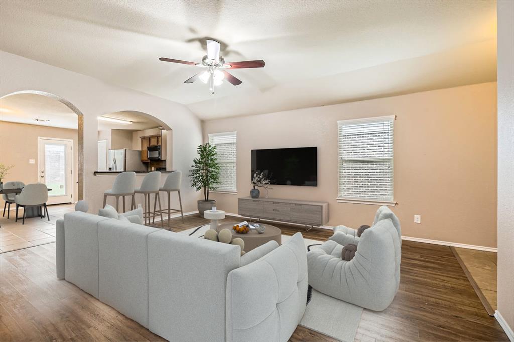 1112 Roman Drive