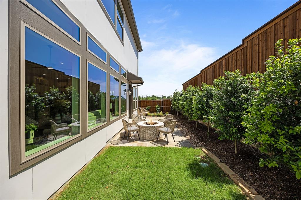 9141 Amilie Vue Lane