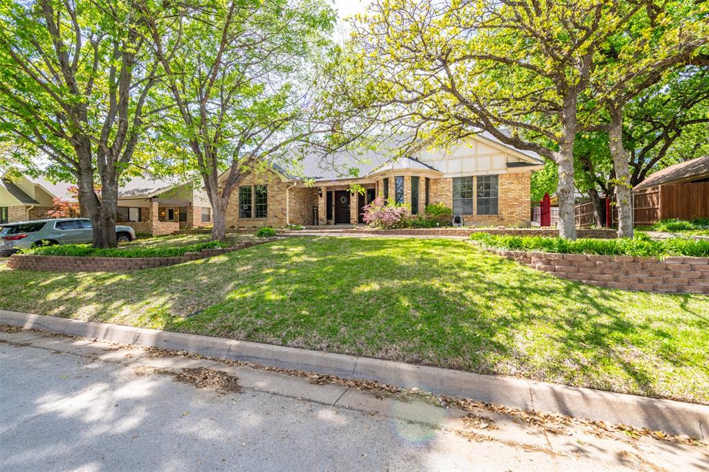 2704 Winding Oaks Drive