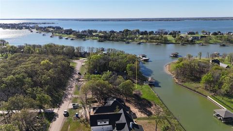 Photo of 394 Clubhouse Drive, Corsicana, TX 75109 (MLS # 21198001)