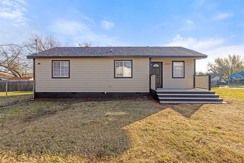 Photo of 1503 Vermont Avenue, Dallas, TX 75216 (MLS # 21127461)