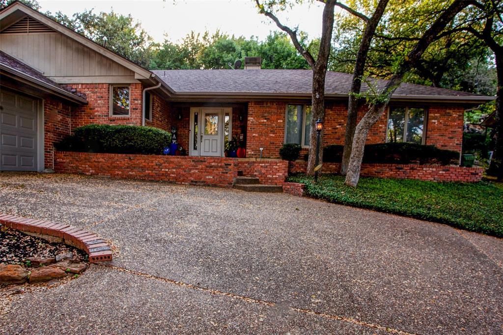 2100 Lakehill Court