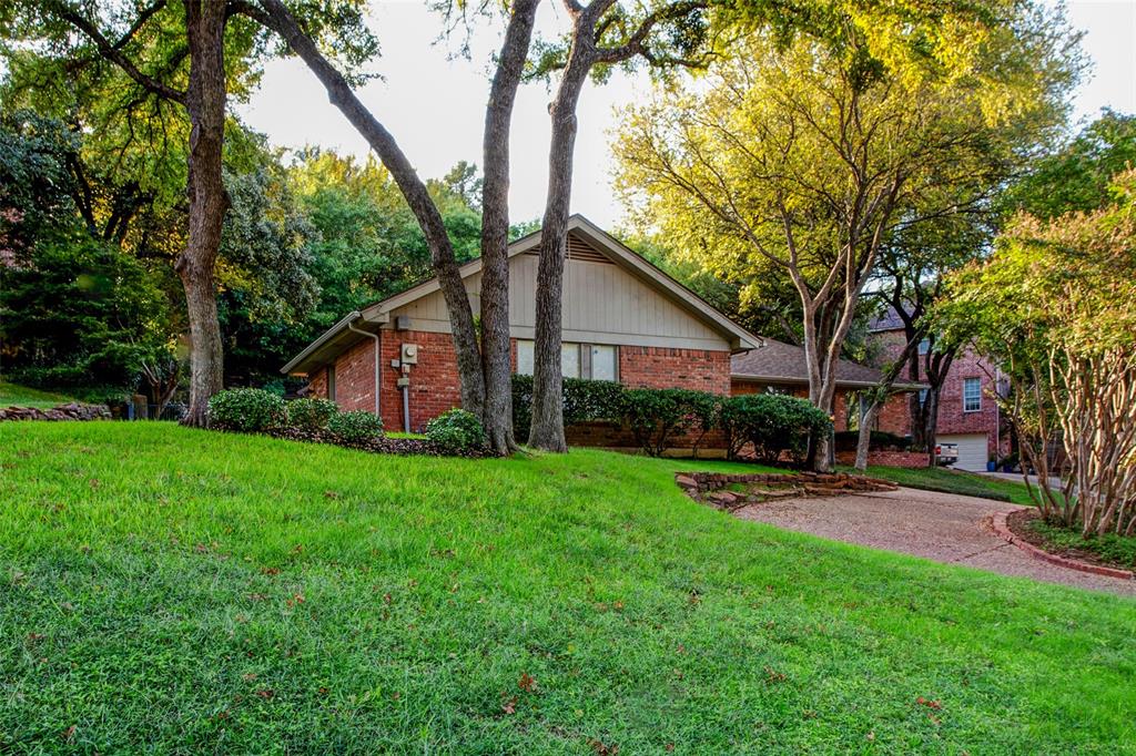 2100 Lakehill Court