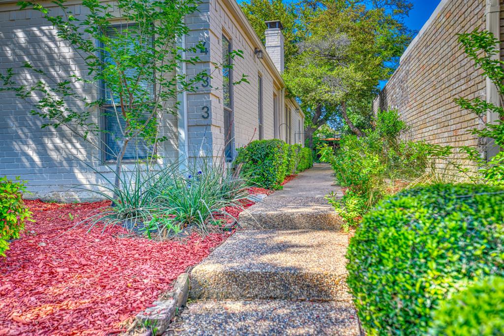 433 Tall Oaks Lane