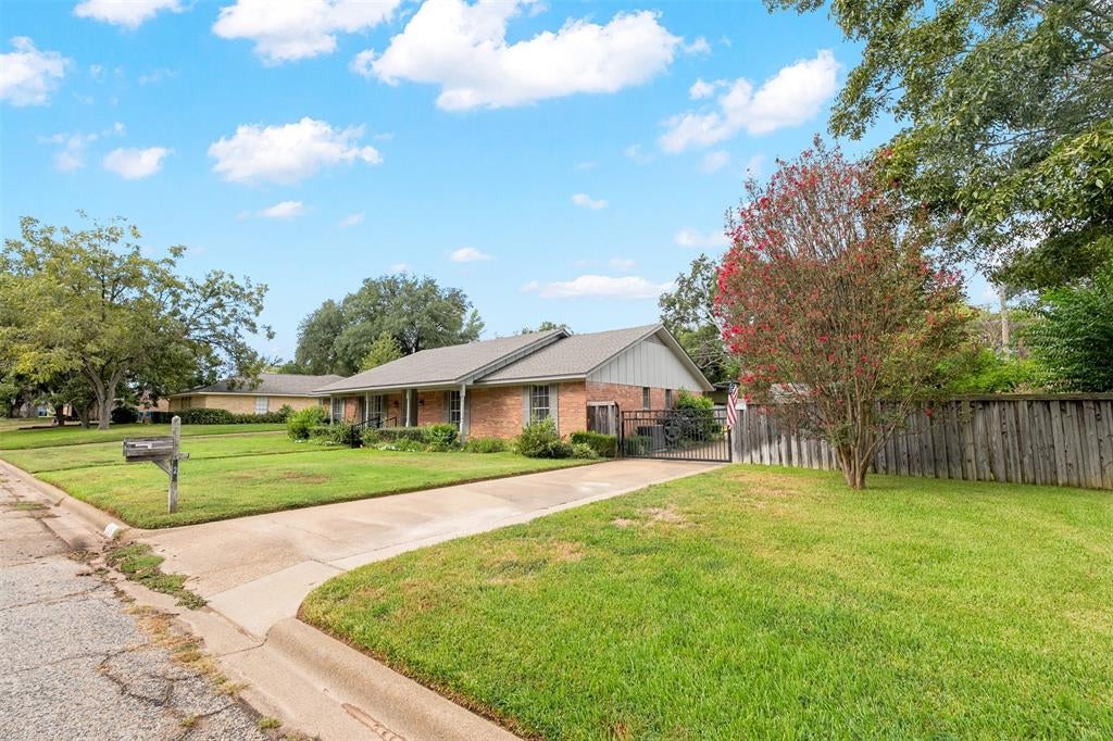 925 Bradley Drive