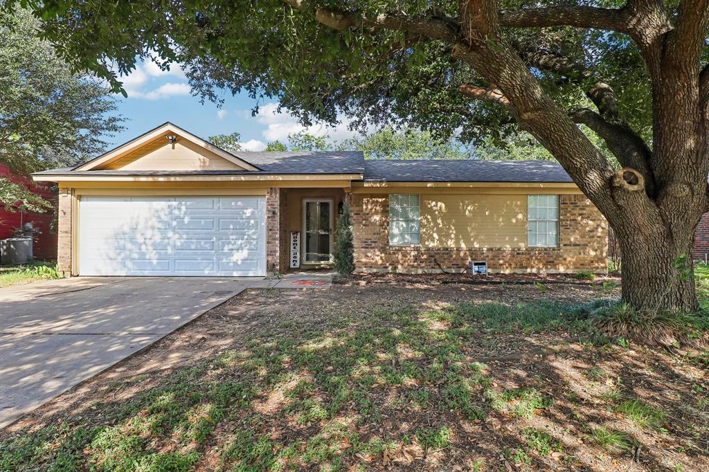 Photo of 1521 Morningside Drive, Cleburne, TX 76033 (MLS # 21347078)