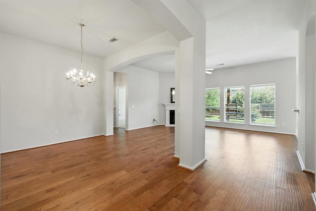 1637 Nightingale Lane