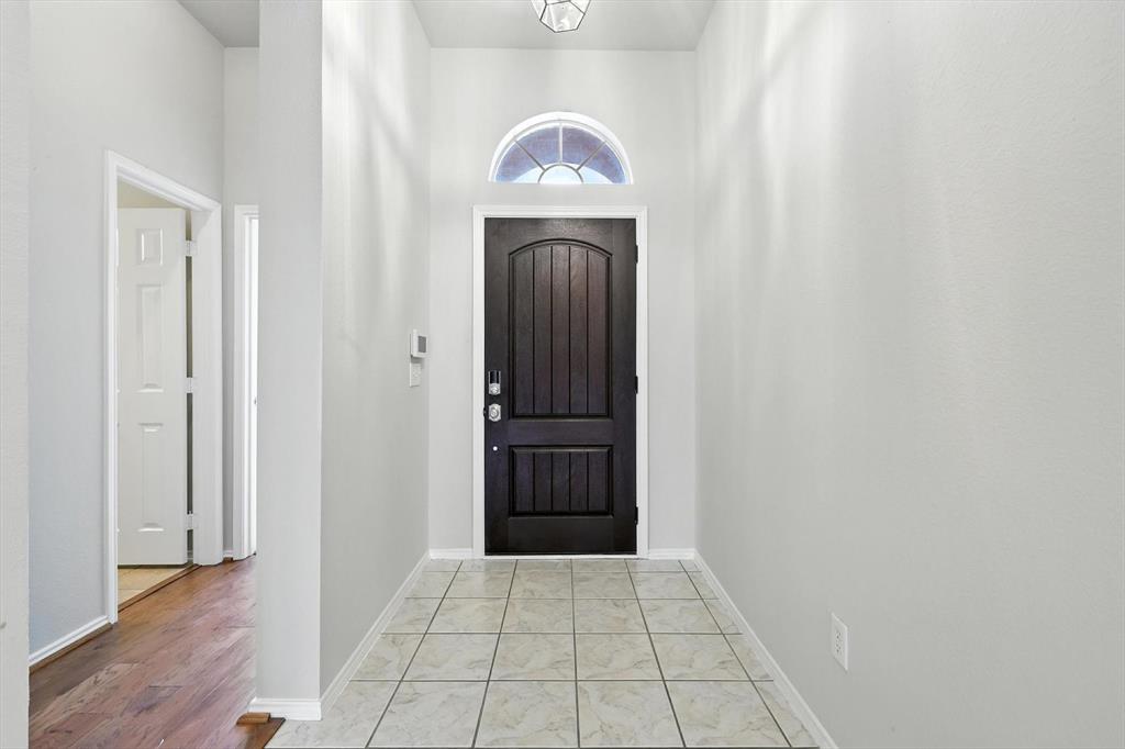 1637 Nightingale Lane