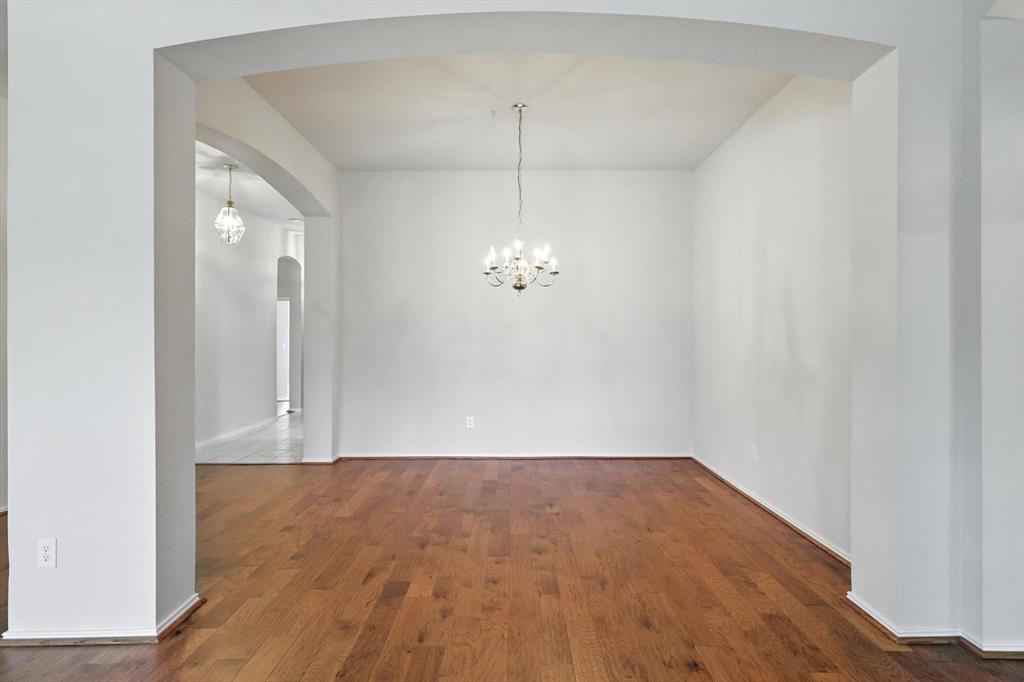 1637 Nightingale Lane