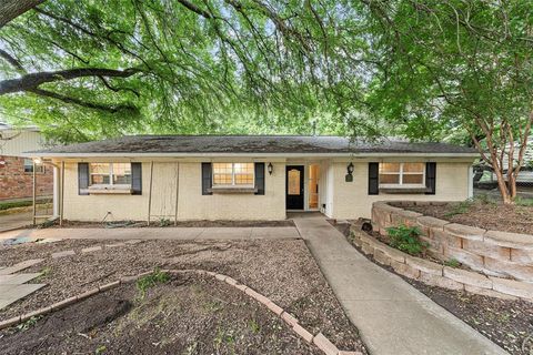 Photo of 518 Fairway Road, Woodway, TX 76712 (MLS # 21210840)