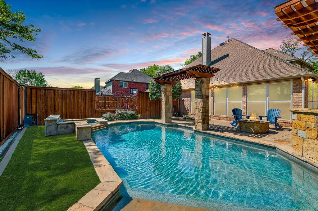 200 Hollowtree Court