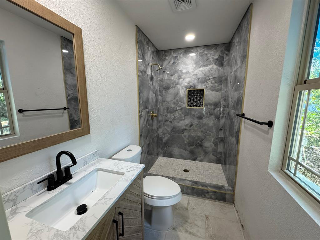 Cloverdale 01 - Residential