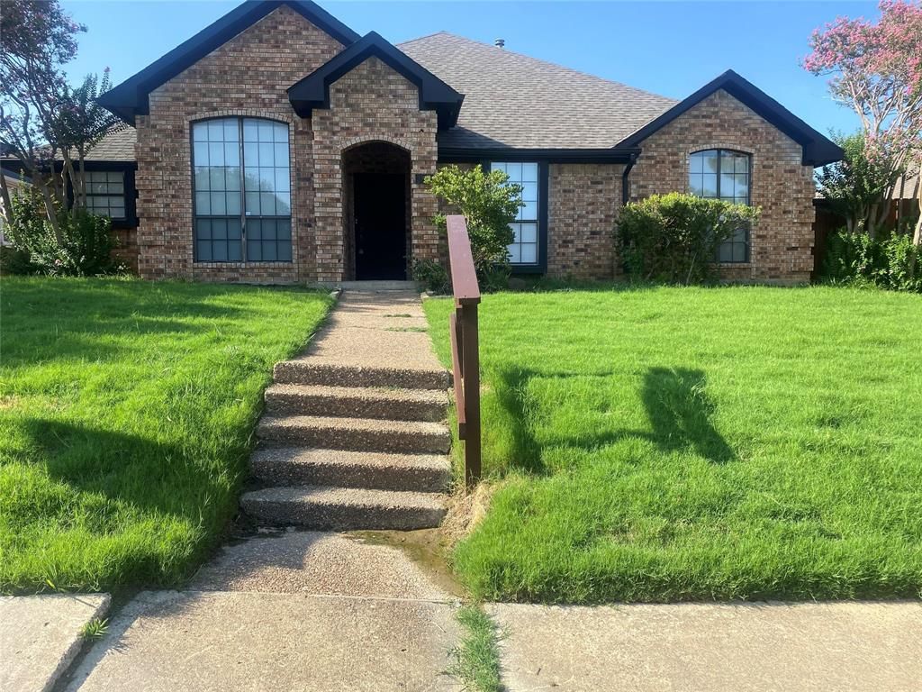 Photo of 3727 Remington Drive, Carrollton, TX 75007 (MLS # 21138803)