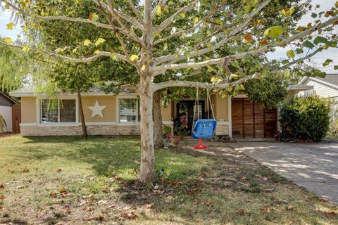 Photo of 13320 Glenside Drive, Farmers Branch, TX 75234 (MLS # 21397046)