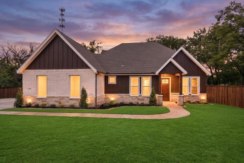 Photo of 105 Iron Horse Lane, Denison, TX 75020 (MLS # 21405382)