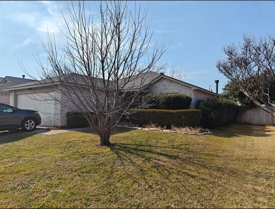 Welcome to your home in Fort Worth-North Crowley! Beautifully maintained, while in a desirable South Fort Worth location. The spacious living area flows seamlessly into the kitchen and dining spaces, making it perfect for entertaining and everyday living. The kitchen boasts ample cabinet storage, generous counter space, and a convenient layout that makes meal prep a breeze. Enjoy outdoor living in the private backyard with plenty of space for gatherings, pets, or play. Conveniently located near shopping, dining, parks, and major highways for easy commuting.
This home combines comfort, location, and value—don’t miss your opportunity to make it yours!