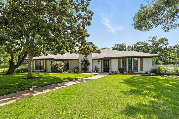 3201 CARMEL ST, DENTON, TX 76205 - Image b88266ee5b1a48da838bf2238f113e69/683035976
