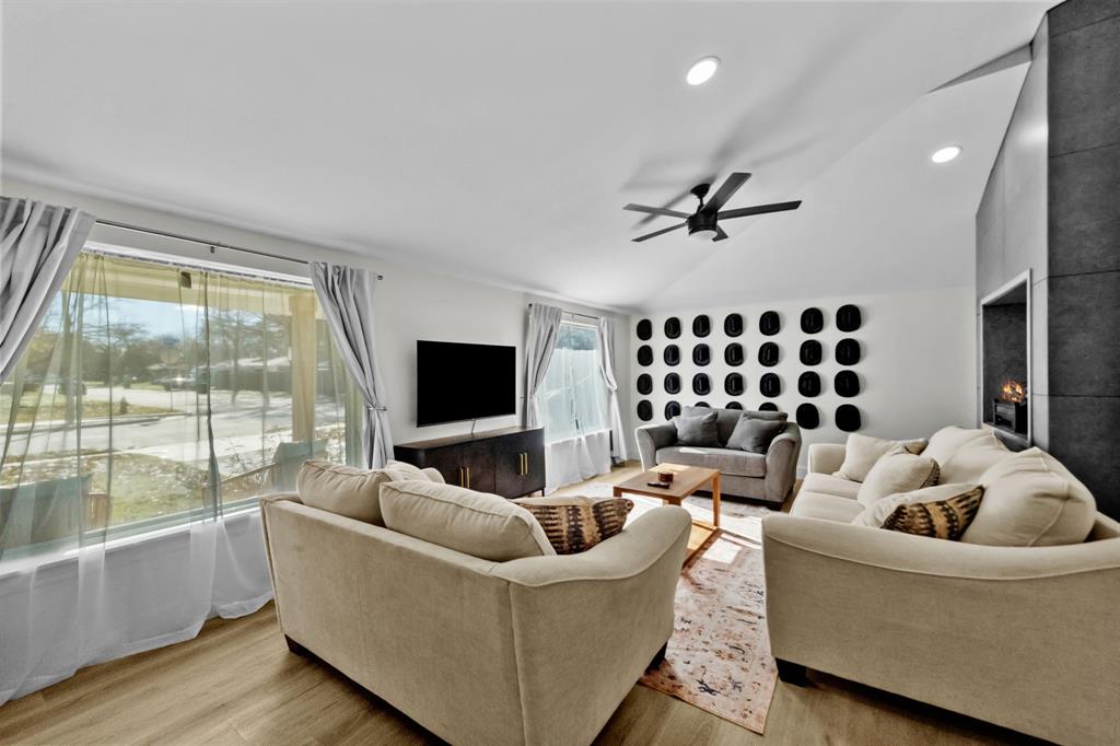 5417 Vicki - Street