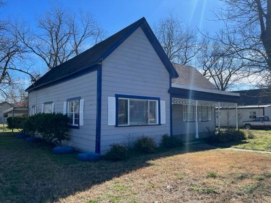 Owner finance available. Here is a fantastic location for your next commercial venture, Great exposure across from Ace Hardware on a corner lot. Come check it out.