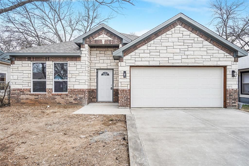 Photo of 407 E Willingham Street, Cleburne, TX 76031 (MLS # 21208462)